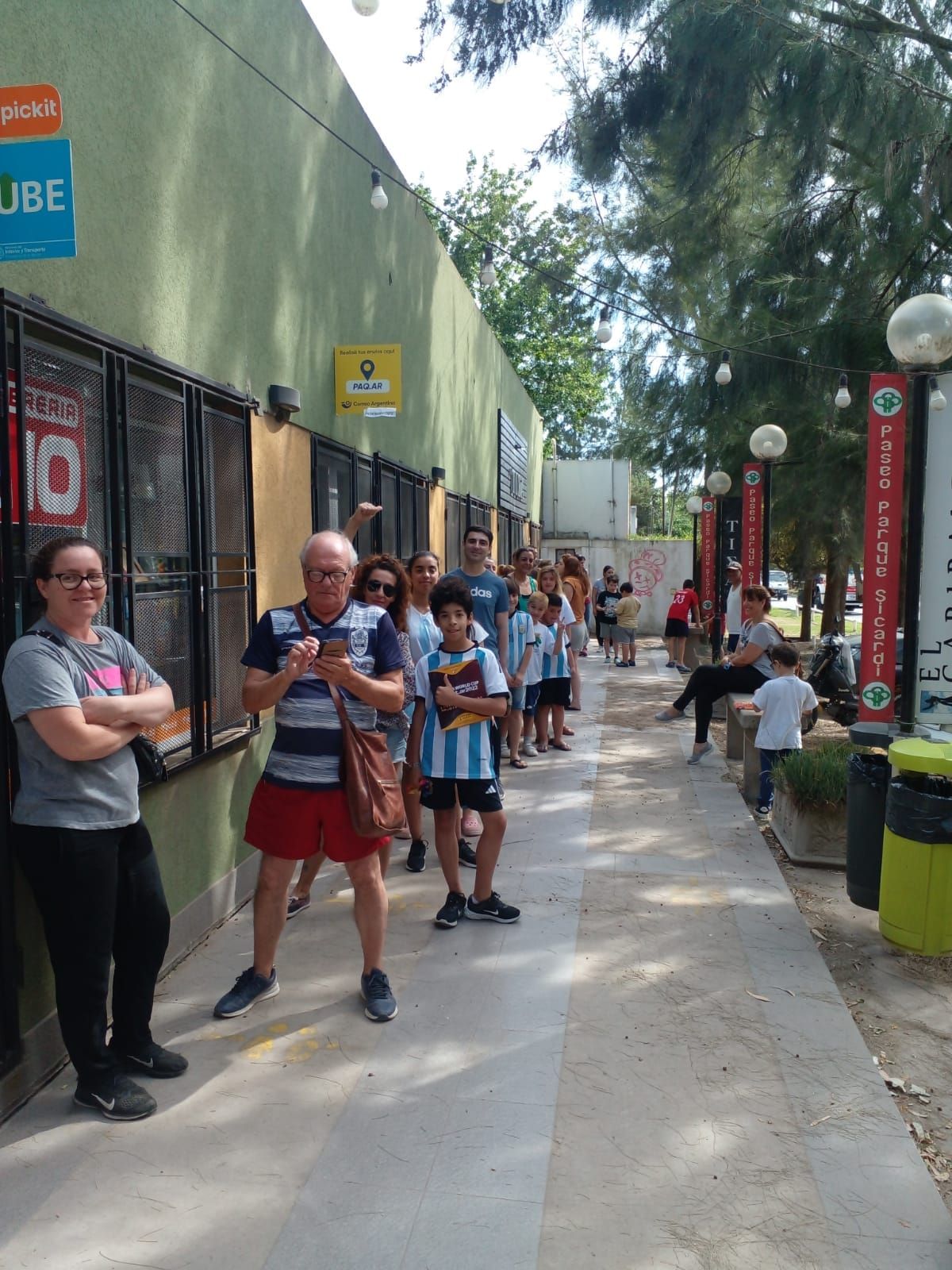 fila por las figus